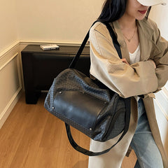 Luxury Woven Vegan Leather Travel Duffel Large Capacity Weekender Bag with Independent Shoe Compartment Fashionable Quilted Fitness Bag with Wet/Dry Separation
